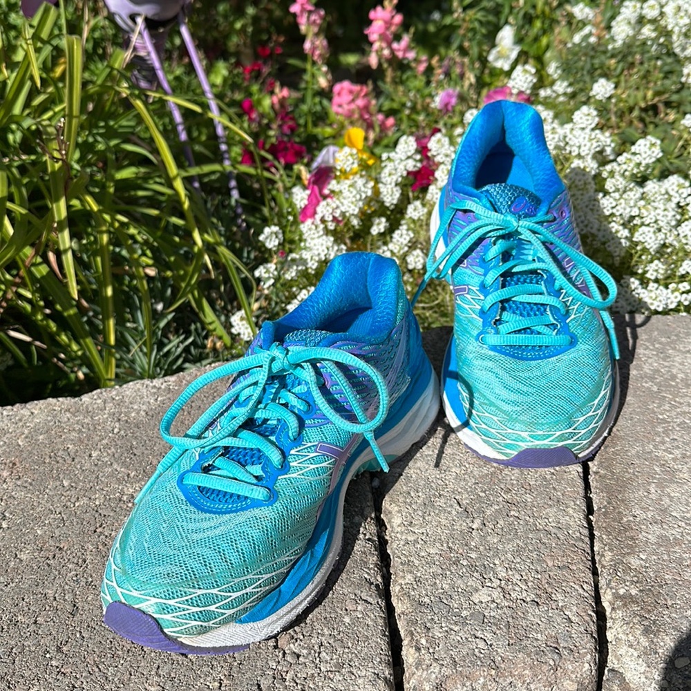 ASICS Gel-Nimbus 18 sneakers size 7.  Shoes  lightly used for jazzercise.